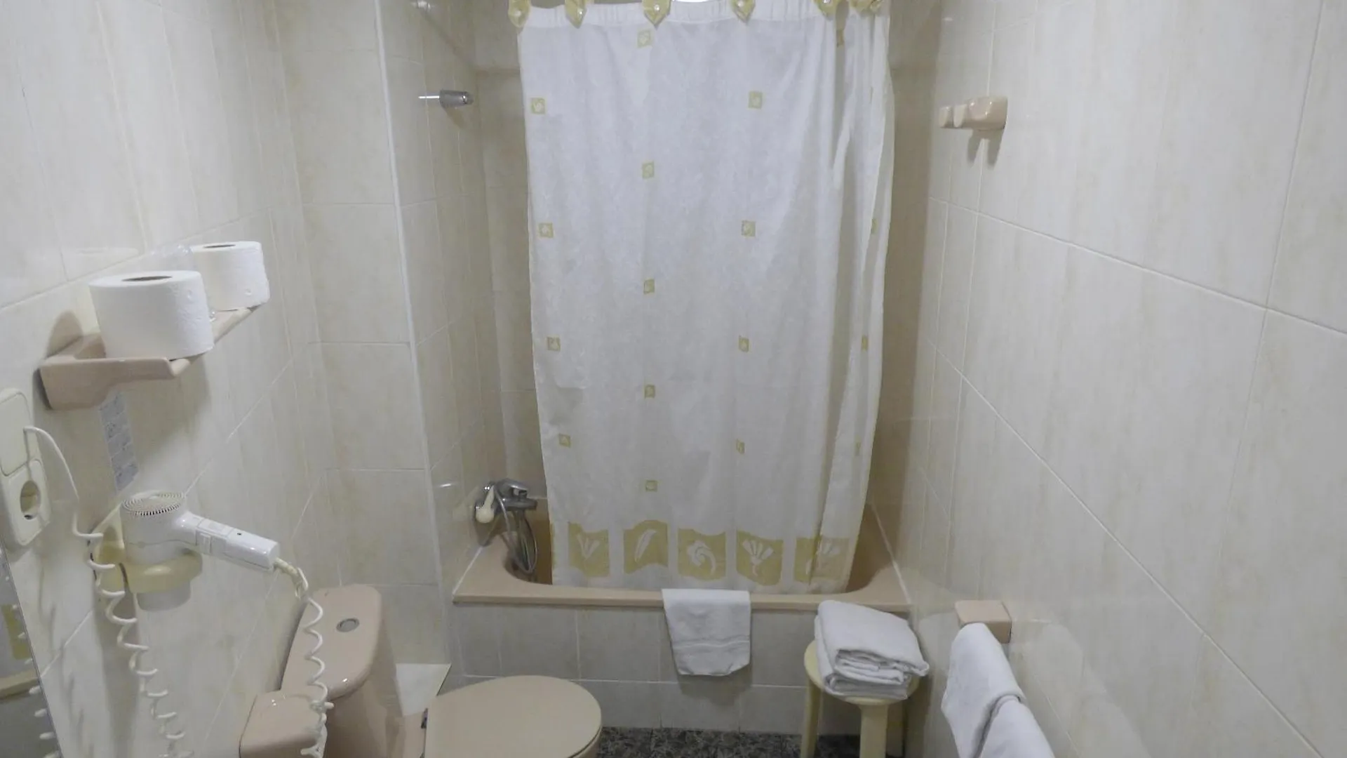 **  Cuatro Naciones Hotel Barcelona Spanien