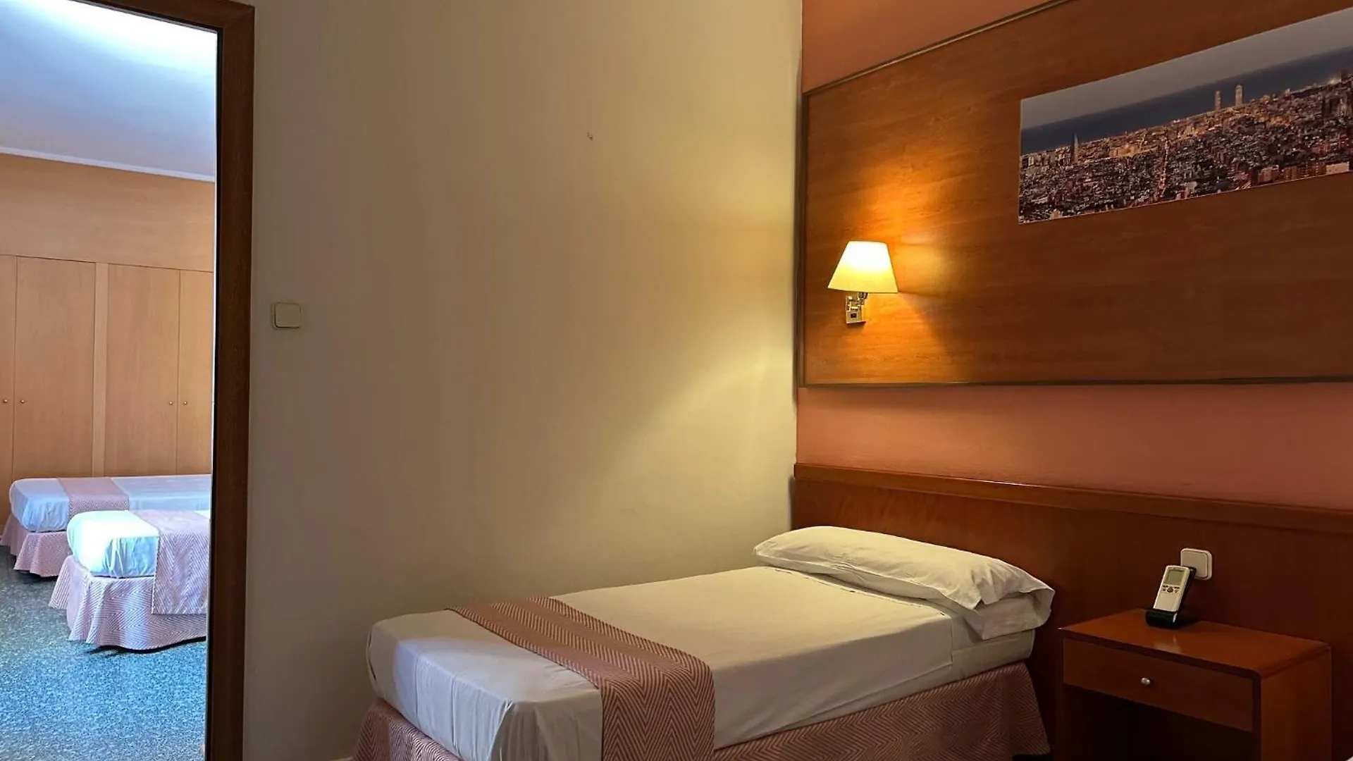 Cuatro Naciones Hotel Barcelona 2*,