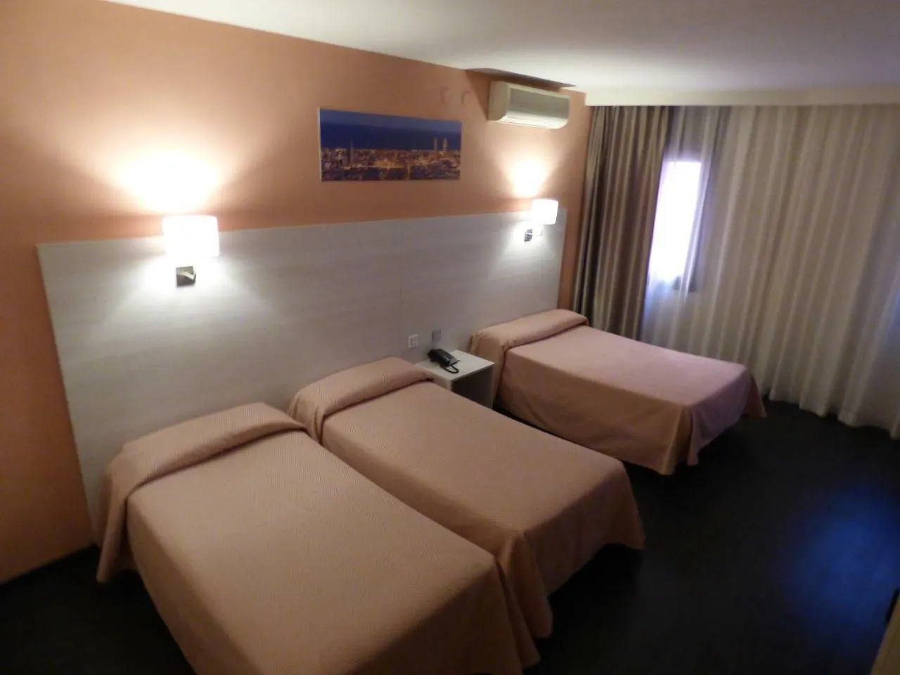 **  Cuatro Naciones Hotel Barcelona Spanien