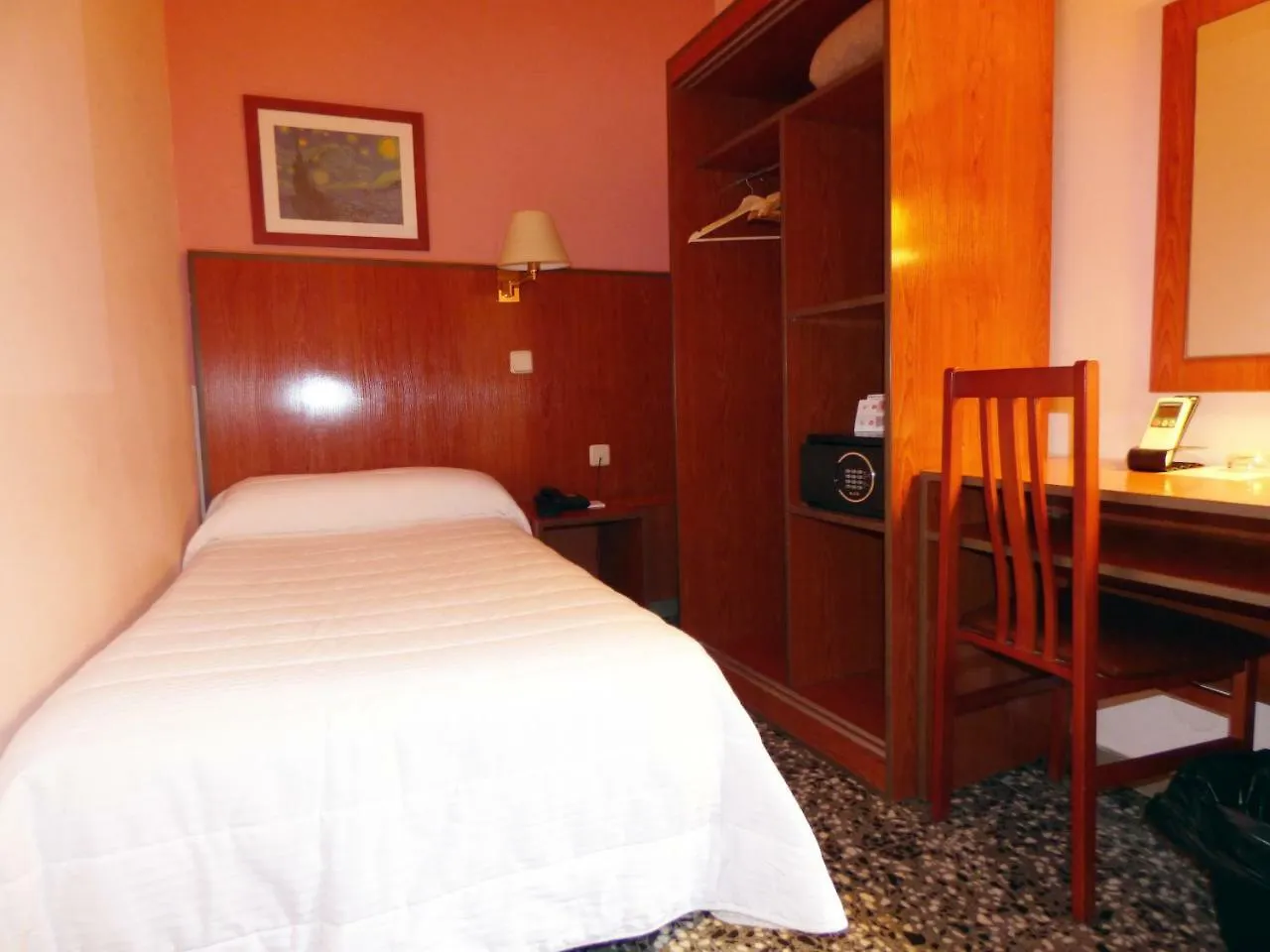**  Cuatro Naciones Hotel Barcelona Spanien