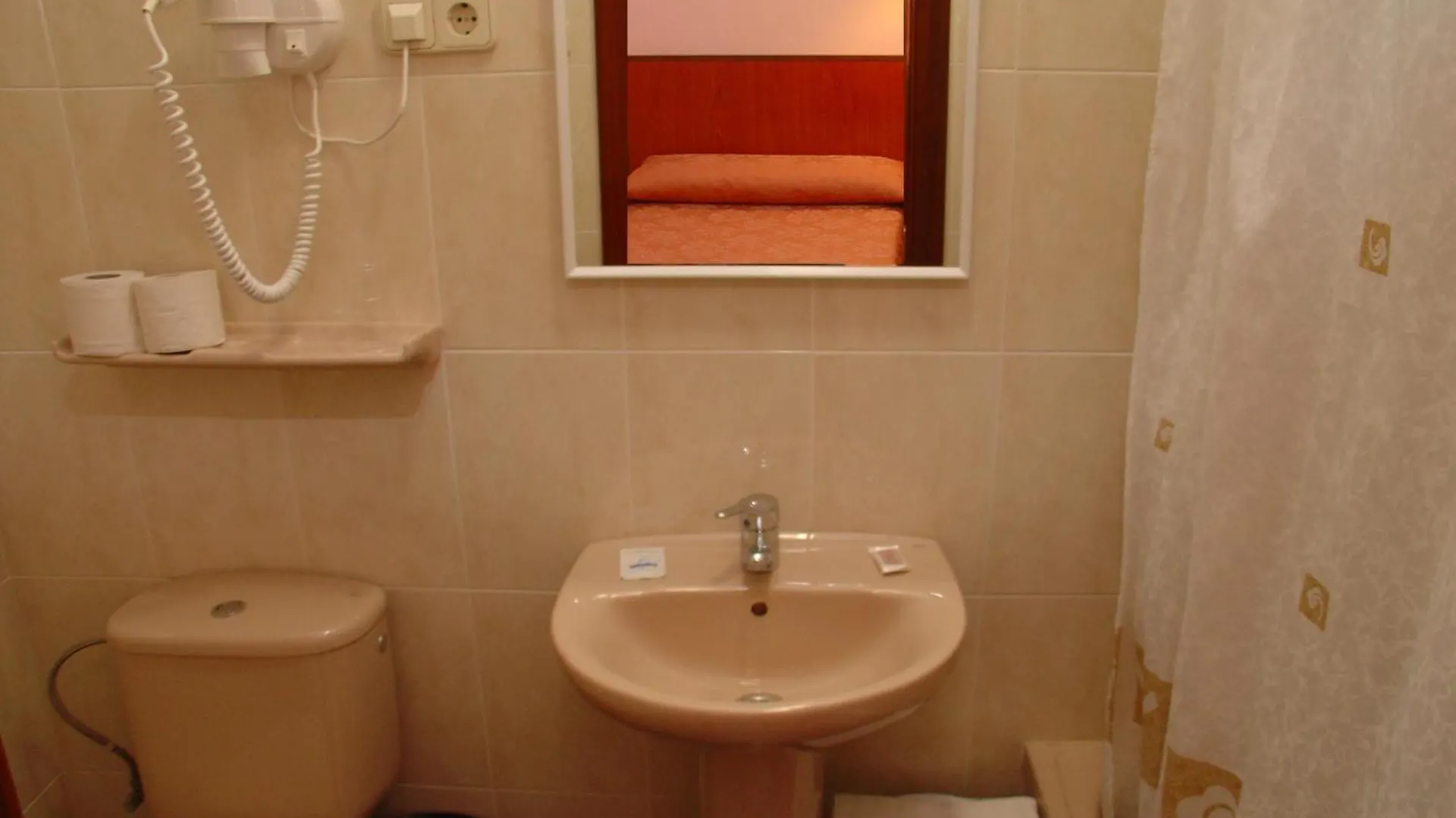 **  Hotel Cuatro Naciones Barcelona España