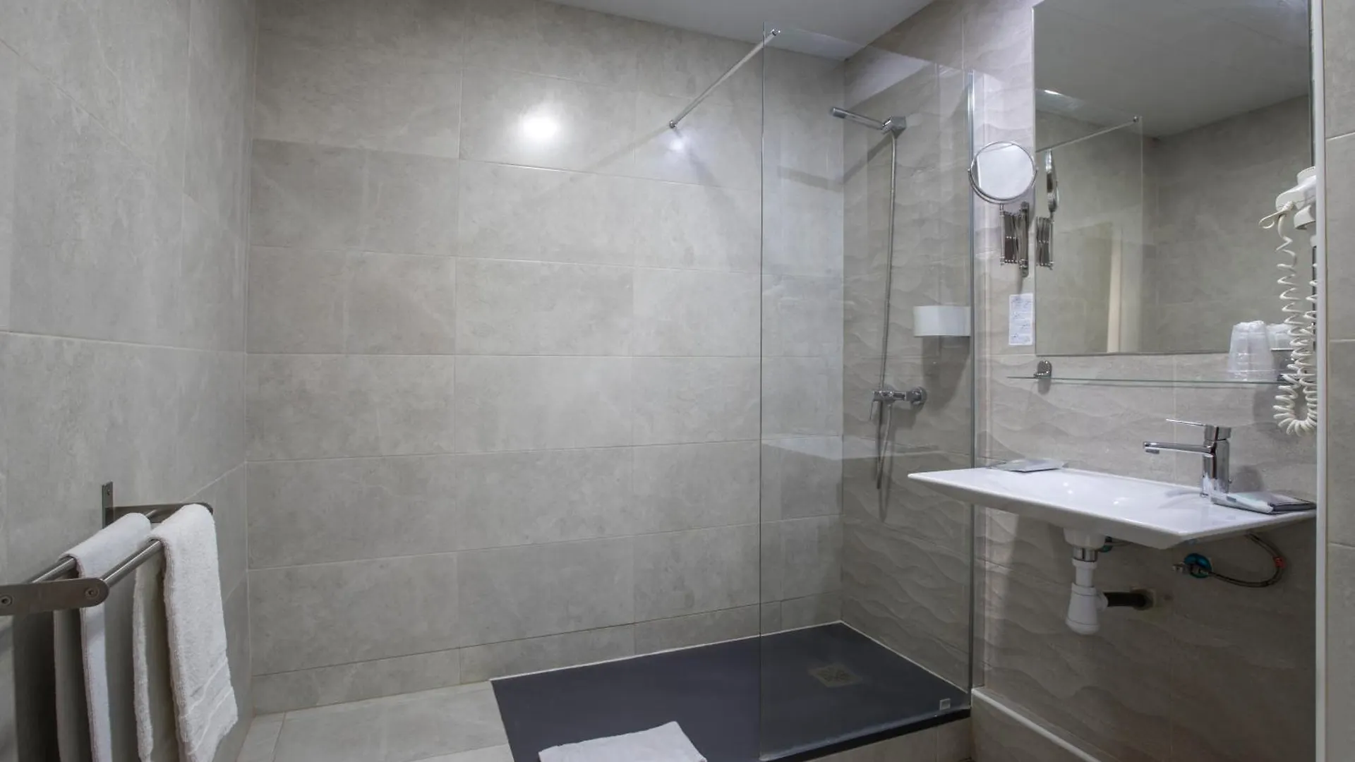 **  Cuatro Naciones Hotel Barcelona Spain
