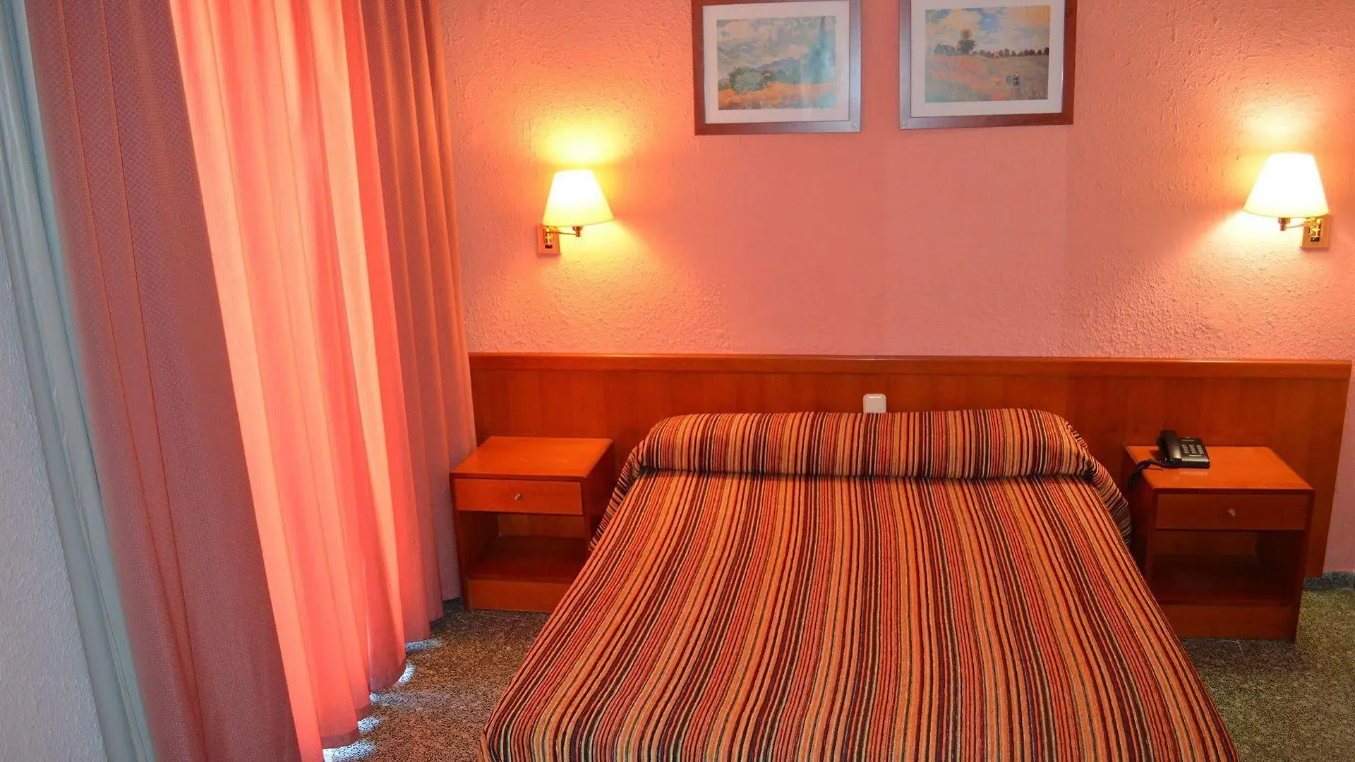 **  Hotel Cuatro Naciones Barcelona España