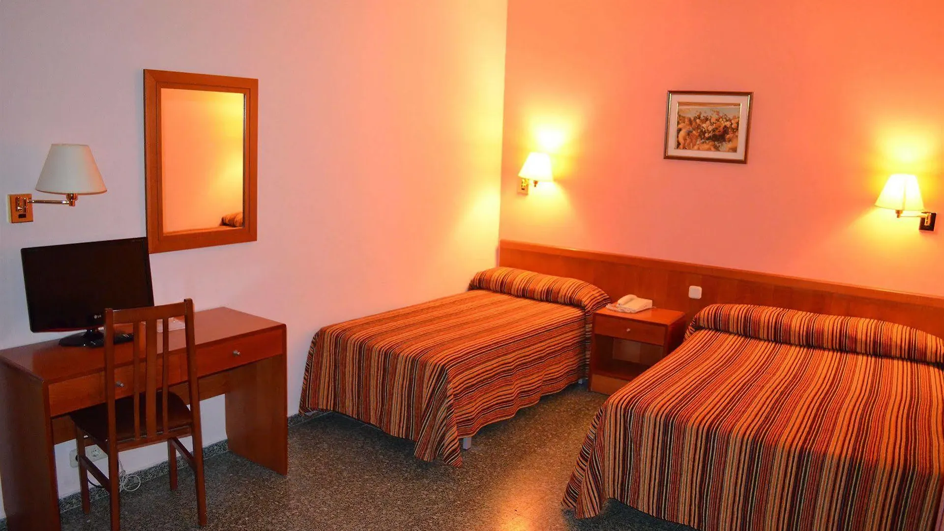 Cuatro Naciones Hotel Barcelona 2*,